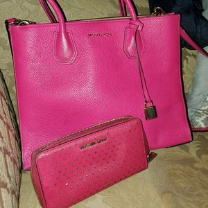 Michael Kors Rasberry Mercer Lg. Convertible Tote